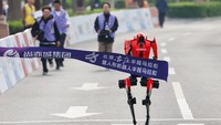 Gila! Robot China Kalahkan Rekor Dunia Half Marathon Manusia