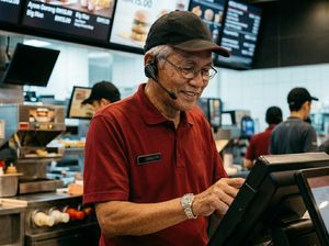 Kemnaker Minta Perusahaan Terima Lansia Bekerja