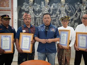 Kakorlantas Beri Penghargaan ke Tokoh Komunitas Bali, Sinergi Jaga Kelancaran Lalin