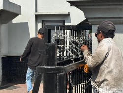 Kantor-Rumjab Gubenur Kaltim Dipasang Kawat Berduri Jelang Aksi 21 April