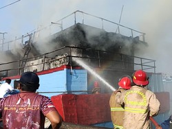 Sedang Diperbaiki, KM Gracias Terbakar di Pelabuhan Mayangan Probolinggo