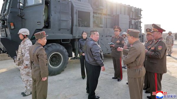 Kim Jong Un Awasi Uji Coba Rudal Balistik Taktis Korea Utara