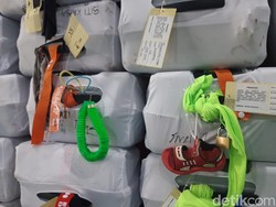 Uniknya Tanda Koper Haji di Embarkasi Solo, Ada Bola Tenis-Sandal Jepit