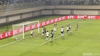Gol Frederic Injai Bawa PSS Unggul 1-0 atas Persiku di Babak Pertama