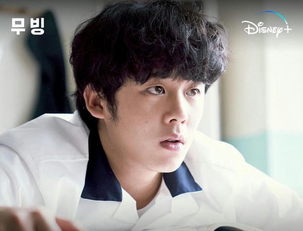 Lee Jung Ha yang sebelumnya memerankan Bong Seok dalam Moving tidak akan tampil kembali ke sekuelnya karena sedang menjalani wajib militer.