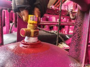 Video: Momen Polisi Gerebek Lokasi Penyutikan Gas Subsidi ke Nonsubsidi di Jambi