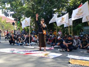 LPG 3 Kg Langka, Warga Demo Bupati Lombok Timur