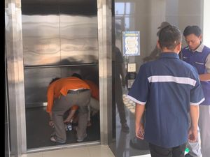 Belasan Mahasiswi Terjebak Lift Kampus di Jogja, Damkarmat Turun Tangan