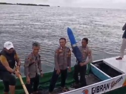 Nelayan Temukan Benda Mirip Rudal di Takalar, TNI AL Evakuasi