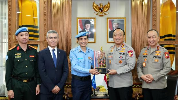 Kepolisian Negara Republik Indonesia (Polri) melalui Wakapolri Komjen Pol Prof. Dr. Dedi Prasetyo menerima kunjungan delegasi United Nations Police Division yang dipimpin oleh United Nations Police Adviser Faisal Shahkar, didampingi Hai Nguyen serta Mehmet Ata Yenigun, yang berlangsung di Ruang Perjamuan Mabes Polri, Jakarta.