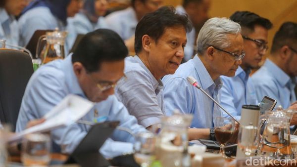 Rapat di DPR, Menkes Beberkan Penanganan KLB Campak