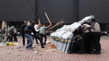 Polisi Gelar Simulasi Pengamanan Demo Hari Buruh di Banten