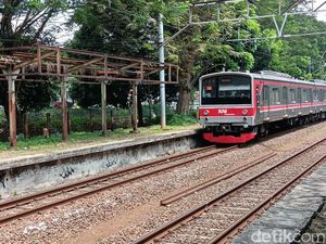 Stasiun Mampang Membusuk di Jakarta, Kini Tinggal Rangka dan Sampah