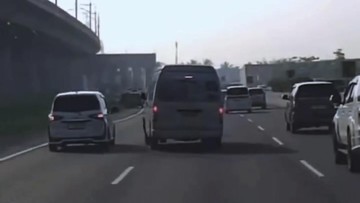 Sopir Travel Ugal-ugalan di Tol Padaleunyi, Akhirnya Ditilang dan Dipecat
