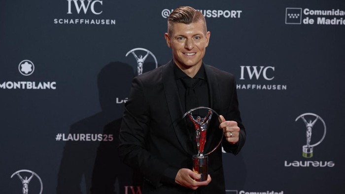 Toni Kroos dianugerahi penghargaan dalam Laureus Awards 2026 di Madrid, kemarin (20/4).