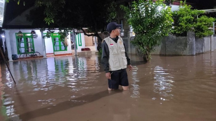 Sungai Welang meluap akibatnya sejumlah kawasan di Pasuruan terendam banjir