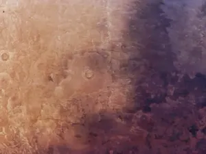 Misteri Bayangan Hitam Raksasa yang Terus Meluas di Mars