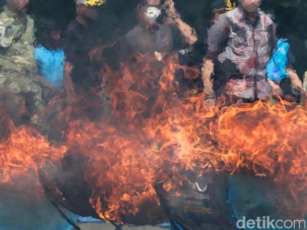 Pemusnahan Rokok dan Miras Ilegal Senilai Rp 34 Miliar
