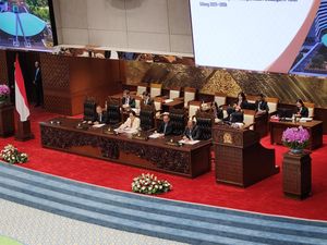 Video Riuh Tepuk Tangan Sambut DPR Sahkan RUU PPRT Jadi UU