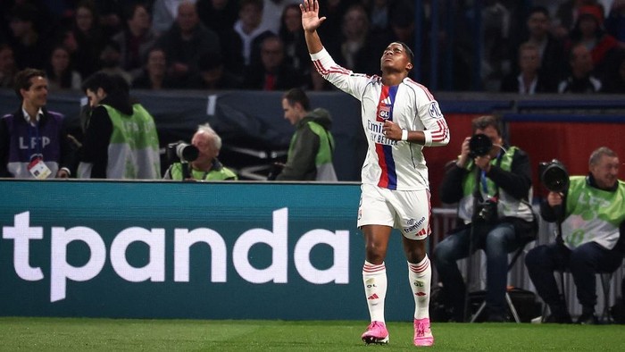 Lyons Brazilian forward #09 Endrick celebrates after scoring his team first goal during the French L1 football match between Paris Saint-Germain (PSG) and Olympique Lyonnais (OL) at the Parc des Princes stadium in Paris on April 19, 2026. (Photo by 