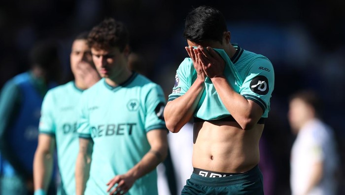 LEEDS, ENGLAND - APRIL 18: Hwang Hee-Chan of Wolverhampton Wanderers reacts to defeat after the Premier League match between Leeds United and Wolverhampton Wanderers at Elland Road on April 18, 2026 in Leeds, England. (Photo by George Wood/Getty Imag