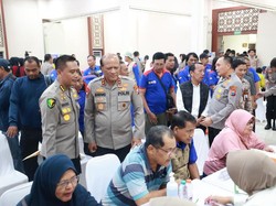 Jelang Mayday, Ribuan Buruh Datang ke Polda Jatim tapi Tidak Demo