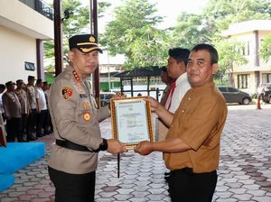 Kapolres Jakpus Beri Penghargaan Warga yang Bantu Ungkap Narkoba