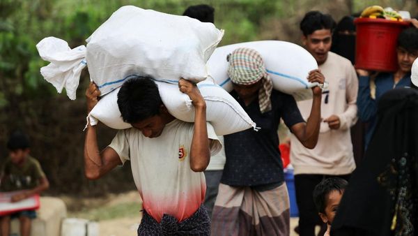 Kelaparan Mengancam, Rohingya Nekat Pertaruhkan Nyawa