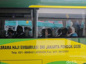 Kloter Pertama Jemaah Haji Mulai Masuk Asrama Pondok Gede
