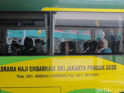 Kloter Pertama Jemaah Haji Mulai Masuk Asrama Pondok Gede