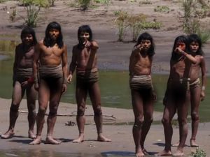 Nyaris Mati Dipanah Suku Primitif Terisolasi di Amazon!