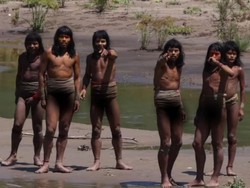 Nyaris Mati Dipanah Suku Primitif Terisolasi di Amazon!