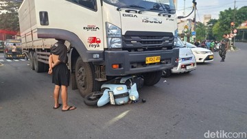 2 Mahasiswi Magang Kadin Solo Tewas Terseret Truk Tronton di Manahan