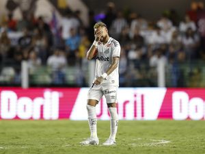 Neymar Dicemooh Fans Santos, Ngambek di Medsos