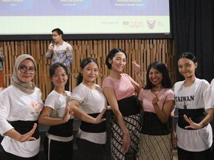 Niken Anjani Dalami Tari Jaipong Gegara Shutter