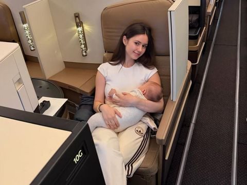 Potret Billy Syahputra dan Vika Kolesnaya Bawa Anak Bertemu Sang Buyut di Belarusia