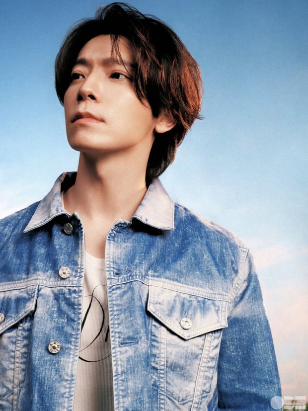 Donghae berpartisipasi aktif dalam proses peluncuran full album pertamanya yang bertajuk 'ALIVE'.