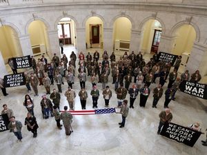 Puluhan Veteran AS Ditahan Saat Protes Perang Iran