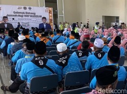 445 Calon Jemaah Kloter 1 Jabar Tiba di Asrama Haji Indramayu