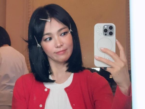 Song Hye Kyo Mirror Selfie Pakai Rambut Palsu Kayak Boneka