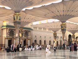 Suhu Madinah 42 Derajat, Jamaah Haji Waspada Kaki Melepuh di Nabawi