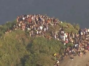 Video: Penampakan Ratusan Turis Terjebak di Bukit Rio de Janeiro Saat Operasi Polisi
