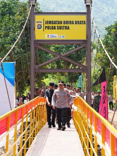 Wakapolri Komjen Dedi Prasetyo meresmikan 15 jembatan perintis dan 2 jembatan utama di Desa Sabilambo, Kabupaten Kolaka dan Desa Silui, Kecamatan Ueesi, Kabupaten Kolaka Timur, Sulawesi Tenggara