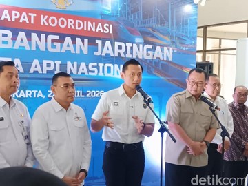 Berita dari Detik Finance: AHY Sebut Bangun Rel Kereta Lebih Murah daripada Jalan, Selisihnya Rp 41 T