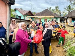 Andre Rosiade Kirim Bantuan Sembako untuk Korban Banjir Koto Kaciak Agam