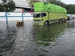 Banjir Rob Rendam Pesisir Surabaya Siang Ini