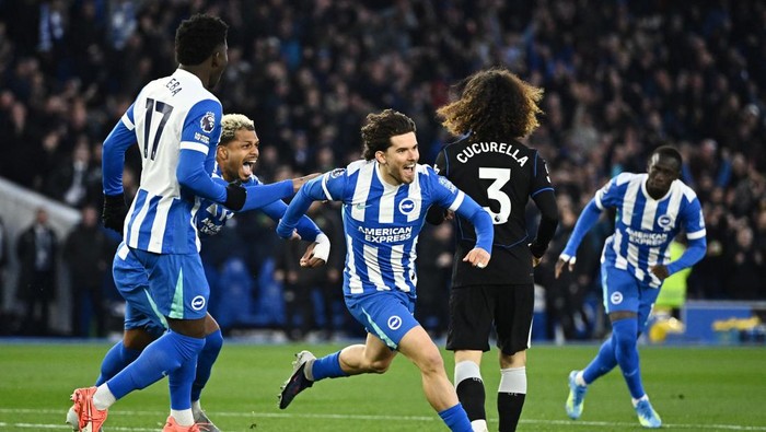 Soccer Football - Premier League - Brighton & Hove Albion v Chelsea - The American Express Community Stadium, Brighton, Britain - April 21, 2026 Brighton & Hove Albions Ferdi Kadioglu celebrates scoring their first goal with Carlos Baleba and Georgi