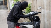 Maling Ditelanjangi Massa Usai Dipergoki Curi Motor di Bogor