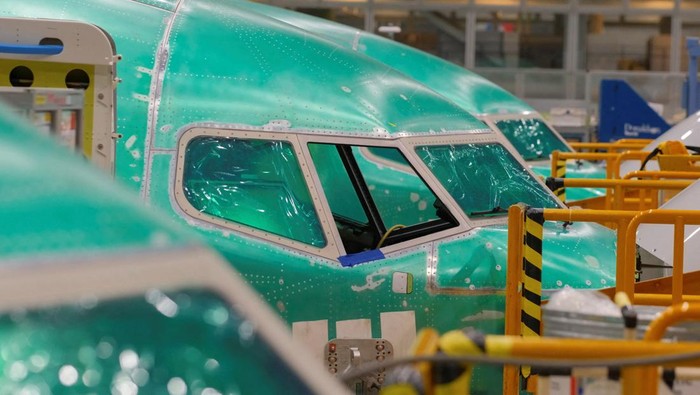 Intip Perakitan Boeing 737 MAX di Washington A 737 MAX airplane is seen on the final assembly production line during a media tour of the Boeing factory in Renton, Washington, U.S., April 15, 2026. REUTERS/Genna Martin