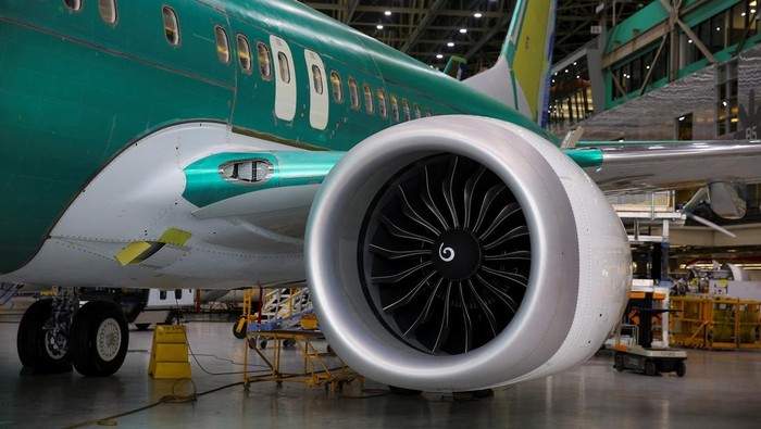 Intip Perakitan Boeing 737 MAX di Washington A 737 MAX airplane is seen on the final assembly production line during a media tour of the Boeing factory in Renton, Washington, U.S., April 15, 2026. REUTERS/Genna Martin